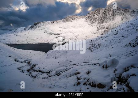 Llyn Llydaw & Y Lliwedd from the Miners Track route to Snowdon, Wales Stock Photo