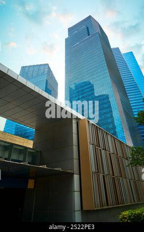 Modern glass skyscrapers towering over a connecting bridge in singapore's central business district, showcasing innovative urban design Stock Photo