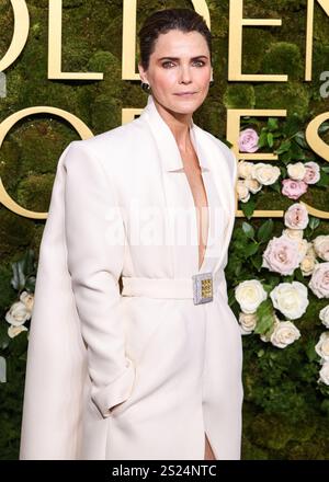 BEVERLY HILLS, LOS ANGELES, CALIFORNIA, USA - JANUARY 05: Keri Russell wearing a Stephane Rolland dress, Aquazzura shoes, a Tyler Ellis handbag, and Lagos jewelry arrives at the 82nd Annual Golden Globe Awards held at The Beverly Hilton Hotel on January 5, 2025 in Beverly Hills, Los Angeles, California, United States. (Photo by Xavier Collin/Image Press Agency) Stock Photo