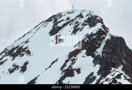 June view from the Karlesjoch Alps mountain (3108 m, near Kaunertal Gletscher on Austria-Italy border) over precipice and clouds. Stock Photo