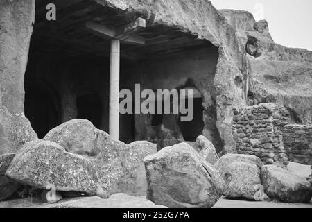 entrance, rock, house, uplistsikhe, georgia, stone, cave, ancient