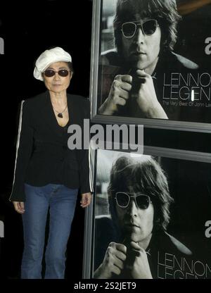 Yoko Ono at the launch of JOHN LENNON'S GREATEST HITS DVD at the Curzon Mayfair cinema, London 14th Oct 2003 Stock Photo