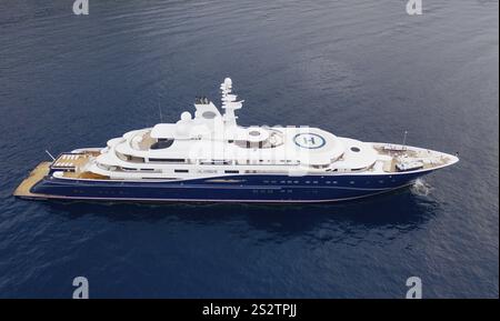 Aerial view of 133 metre motor yacht AL MIRQAB, delivered in 2008 by the German shipyard Kusch Yachts, Peters Schiffbau to Sheikh Hamad bin Jassim bin Stock Photo