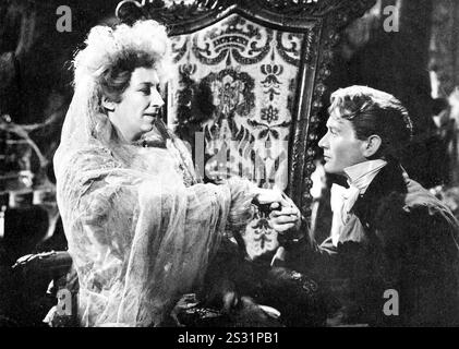 GREAT EXPECTATIONS L-R, MARTITA HUNT, JOHN MILLS GREAT EXPECTATIONS MARTITA HUNT as Miss Haversham, JOHN MILLS as Pip     Date: 1946 Stock Photo