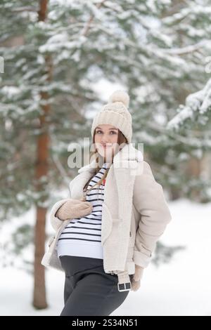 The pregnancy glow. a pregnant woman holding her belly Stock Photo - Alamy