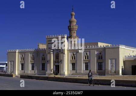 the Mosque in the Town and Oasis of Farafra in the Libyan or Eestern Desert of Egypt in North Africa.   Egypt, Farafra, march, 2000 Stock Photo