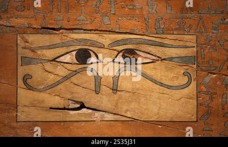Pairs of Horus eyes painting on cofin. Protective symbol. 1st Intermediate era-Middle Kingdom (c. 2050-1947). Tomb of Shemes. Asyut. Egypt. Egyptian M Stock Photo