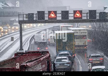 Winter weather, heavy snowfall, traffic jam on the A40 motorway in Essen, North Rhine-Westphalia, Germany Stock Photo