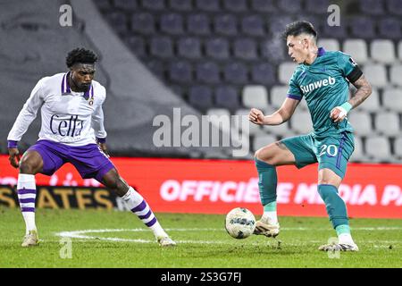 Antwerp, Belgium. 09th Jan, 2024. Beerschot's Loic Mbe Soh and Anderlecht's Luis Vazquez pictured in action during a soccer game between Beerschot VA and RSC Anderlecht, Thursday 09 January 2025 in Antwerp, in the 1/4 finals of the 'Croky Cup' Belgian soccer cup. BELGA PHOTO TOM GOYVAERTS Credit: Belga News Agency/Alamy Live News Stock Photo