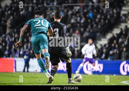 Antwerp, Belgium. 09th Jan, 2024. Anderlecht's Luis Vazquez and Beerschot's goalkeeper Nick Shinton pictured in action during a soccer game between Beerschot VA and RSC Anderlecht, Thursday 09 January 2025 in Antwerp, in the 1/4 finals of the 'Croky Cup' Belgian soccer cup. BELGA PHOTO TOM GOYVAERTS Credit: Belga News Agency/Alamy Live News Stock Photo