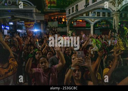 Quezon City, Quezon, Philippines. 10th Jan, 2025. Devotees raise their hands as they pray the ''Our Father' (Credit Image: © Kenosis Yap/ZUMA Press Wire) EDITORIAL USAGE ONLY! Not for Commercial USAGE! Stock Photo