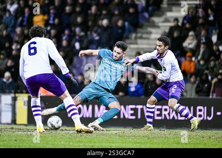 Antwerp, Belgium. 09th Jan, 2024. Anderlecht's Luis Vazquez and Beerschot's Colin Dagba pictured in action during a soccer game between Beerschot VA and RSC Anderlecht, Thursday 09 January 2025 in Antwerp, in the 1/4 finals of the 'Croky Cup' Belgian soccer cup. BELGA PHOTO TOM GOYVAERTS Credit: Belga News Agency/Alamy Live News Stock Photo