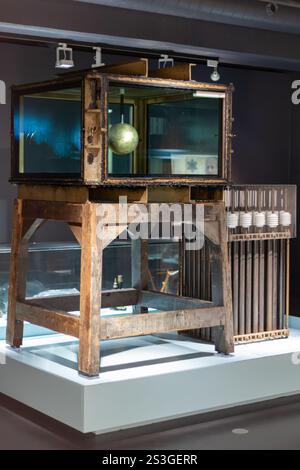 Oslo, Norway 1 May, 2022: Early Electron Microscope Exhibit Stock Photo ...