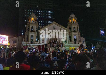 Quezon City, Quezon, Philippines. 10th Jan, 2025. The Black Nazarene arrives at Quiapo Church after 20 hours (Credit Image: © Kenosis Yap/ZUMA Press Wire) EDITORIAL USAGE ONLY! Not for Commercial USAGE! Stock Photo