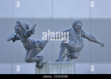 Sculpture Daedalus and Icarus by Andreas Futter 2019, bronze sculpture, modern art, two, father, son, male, child, male figures, male figure, figures Stock Photo