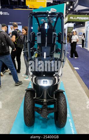 Project Urban 2/3 3W CELL tricycle, electric scooter, escooter, helmet