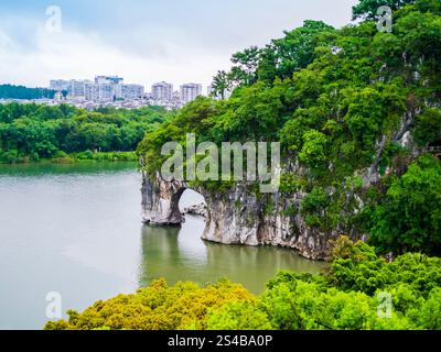 Stunning landscape of the city of Guiling with elephant trunk hill, Guangxi, China Stock Photo