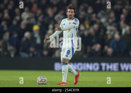 Joe Rothwell of Leeds United gives his team instructions during the Sky ...