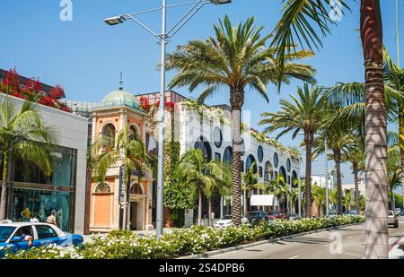 The iconic , exclusive, expensive Rodeo Drive lined with palm trees in ...