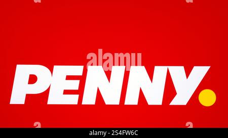 Das Logo von Penny an einem Markt in Siegen. Penny Logo am 12.01.2025 in Siegen/Deutschland. Stock Photo