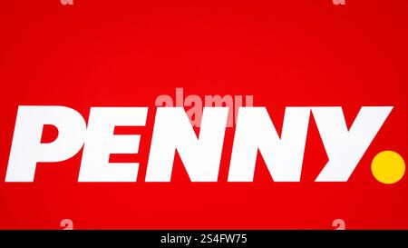 Das Logo von Penny an einem Markt in Siegen. Penny Logo am 12.01.2025 in Siegen/Deutschland. Stock Photo