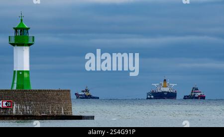 Sassnitz, Germany. 12th Jan, 2025. The unmaneuverable tanker "Eventin" is lying in the Sassnitz roadstead between Binz and Sassnitz. The tanker, loaded with around 99,000 tons of oil, is to remain there until a decision is made on how to proceed. On the left, the beacon at the entrance to Sassnitz harbor. Credit: Stefan Sauer/dpa/Alamy Live News Stock Photo
