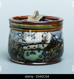 royal doulton tobacco jar Royal doulton tobacco jar windmill hi-res stock photography and images