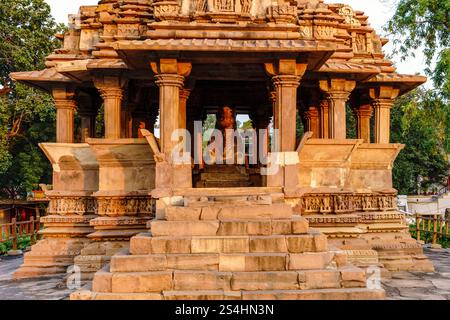 India. Madhya Pradesh state. The Khajuraho Group of Monuments are a group of Hindu and Jain temples. Nandi Shrine temple Stock Photo