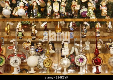Christmas tree decorations Christmas decorations made of glass, Christmas tree topper, traditional, traditional offer at the Nuremberg Christmas Marke Stock Photo
