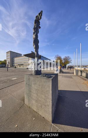 Bronze sculpture Nike, sculptor Wieland Foerster, state parliament, flagpoles, Bernhard-von-Lindenau-Platz, Dresden, state capital, independent city, Stock Photo