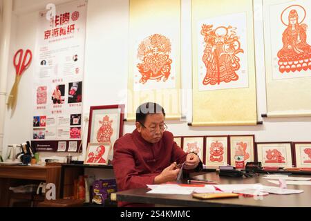 Zhang Xiaolin creates the paper-cutting work for the upcoming Year of ...