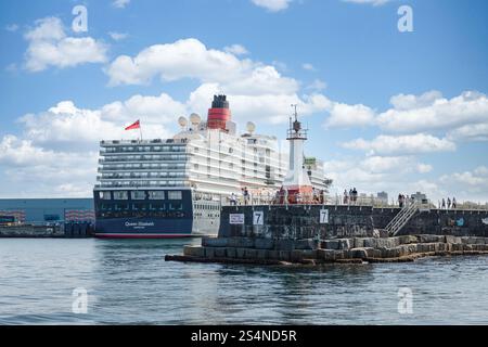 Queen Elizabeth Cunard Cruise ship Docked at Canada Place Vancouver, British Columbia. Queen Elizabeth Luxury ship. July 20,2022 Stock Photo