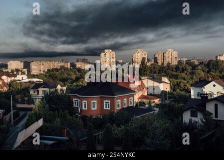 Adrien Vautier/Le Pictorium - War in, Ukraine. 17th Aug, 2024. Ukraine/Sumy - A bombing hit the parking lot of a building around 6 a.m. Sumy, August 17, 2024. Credit: LE PICTORIUM/Ģ����ý Live News Stock Photo