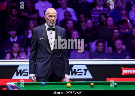 Alexandra Palace, London, UK. 13th Jan, 2025. 2025 Johnstones Paint Masters Snooker Day 2; Referee Jan Vergas Credit: Action Plus Sports/Alamy Live News Stock Photo