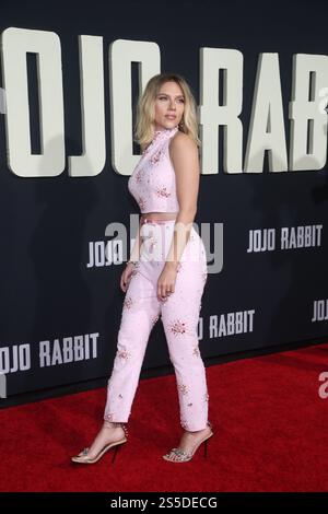 Scarlett Johansson (5 foot 3 inches) at the 'Jojo Rabbit' film premiere, Arrivals, Hollywood American Legion, Los Angeles, USA - 15 Oct 2019 Stock Photo