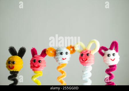 pipe cleaner finger puppets with colorful and bulging eyes, crafts for ...