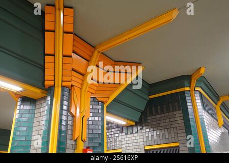 Berlin, U-Bahn, U8 Franz-Neumann-Platz, Stationsgestaltung von Rainer G. Rümmler // Berlin, Underground, U8 Franz-Neumann-Platz, Design by Rainer G. R Stock Photo