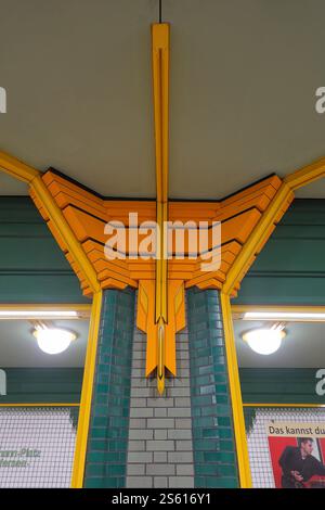 Berlin, U-Bahn, U8 Franz-Neumann-Platz, Stationsgestaltung von Rainer G. Rümmler // Berlin, Underground, U8 Franz-Neumann-Platz, Design by Rainer G. R Stock Photo