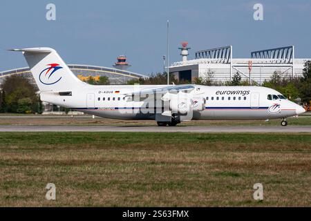 サベナ航空 B A e-146-300 File:British Aerospace BAe 146-300, Eurowings JP6138512.jpg