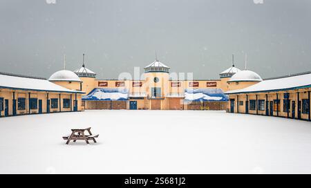 Hastings Pier in the Snow - Feb 2009 Stock Photo