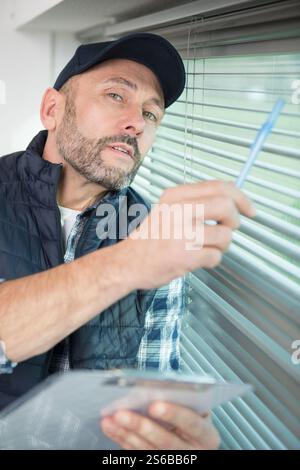 Male hands installing vertical blinds Stock Photo - Alamy