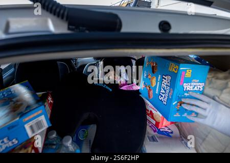 Los Angeles, California, USA. 14th Jan, 2025. Volunteers distribute donated food and basic essentials to thousands of people displaced by the wildfires at the The Dream Center on January 14, 2025 in the Echo Park neighborhood of Los Angeles, California. Multiple wildfires fueled by intense Santa Ana Winds are burning across Los Angeles County, with some containment achieved by fire crews. (Credit Image: © Michael Nigro/Pacific Press via ZUMA Press Wire) EDITORIAL USAGE ONLY! Not for Commercial USAGE! Stock Photo