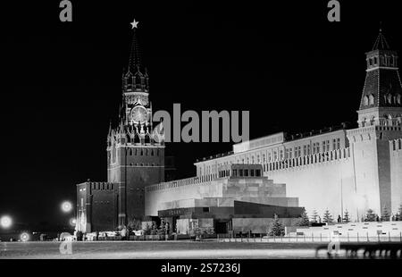 MOSCOW Red square with Spasskaya tower and Lenin mausoleum  Spasskaja tornet Stock Photo