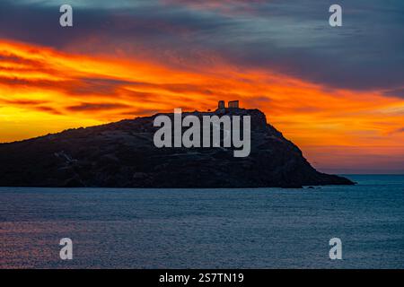 Cape Sounio and the temple of Poseidon during sunrise Stock Photo - Alamy