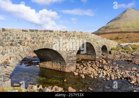 Sligachan Skye - Sligachan old bridge over the river Sligachan in Glen Sligachan on the Isle of Skye Highlands and islands Scotland UK GB Europe Stock Photo