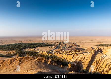 Small village in Tunisia from a high vantage point, near Chebika Oasis Stock Photo
