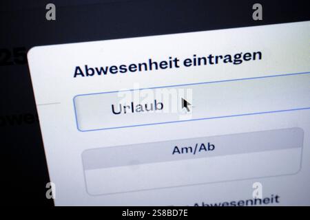 Symbolfoto zum Thema Urlaub. Der Begriff  Urlaub  wird in einem digitalen Zeiterfassungsprogramm auf einem Computer angezeigt. Berlin, 22.01.2025. Ber Stock Photo
