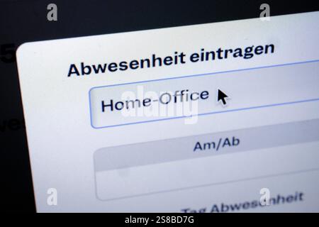 Symbolfoto zum Thema Home-Office. Der Begriff Home-Office wird in einem digitalen Zeiterfassungsprogramm auf einem Computer angezeigt. Berlin, 22.01.2 Stock Photo