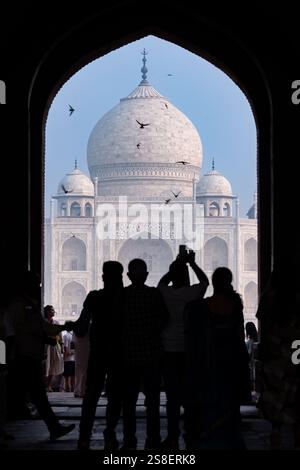 India. Uttar Pradesh state. Agra. Taj Mahal. White marble mausoleum built by the Muslim Mughal emperor Shah Jahan in memory of his wife Mumtaz Mahal. Stock Photo