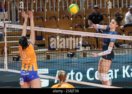 Ljubljana, Slovenia. 22nd Jan, 2025. Mika Grbavica (R) of Calcit Kamnik spikes the ball during the CEV Champions League Volley 2025 Women between Calcit Kamnik and FC Porto in Ljubljana, Slovenia, Jan. 22, 2025. Credit: Zeljko Stevanic/Xinhua/Alamy Live News Stock Photo